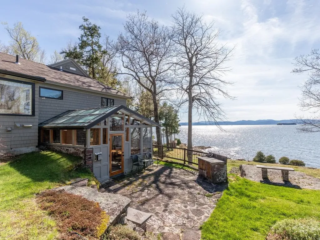 25 Oakledge Drive Burlington VT 05401