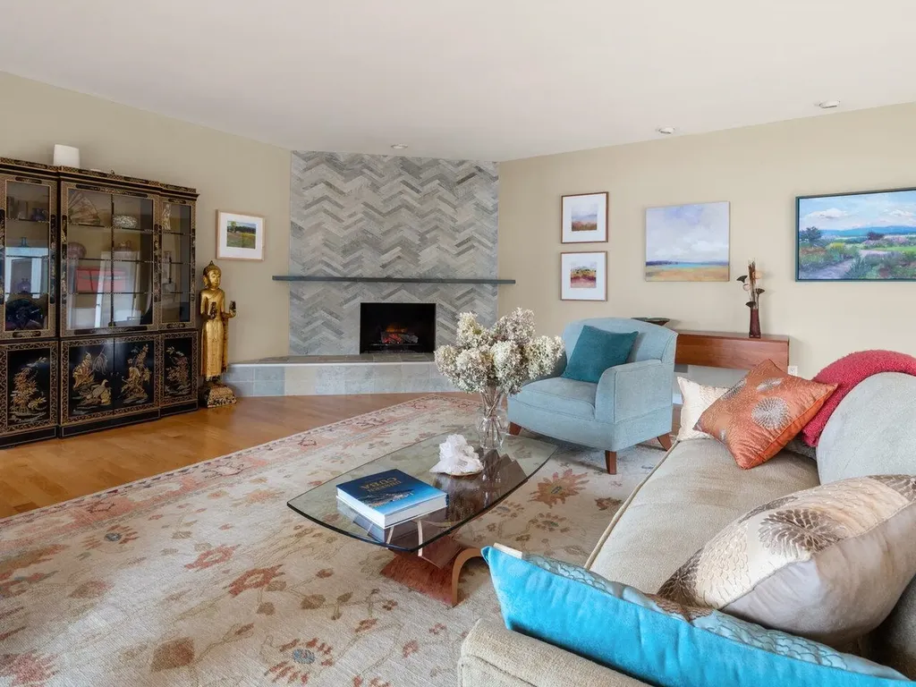 25 Oakledge Drive Burlington VT 05401