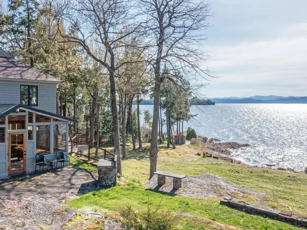 25 Oakledge Drive Burlington VT 05401