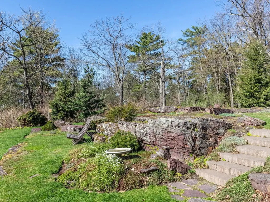 25 Oakledge Drive Burlington VT 05401