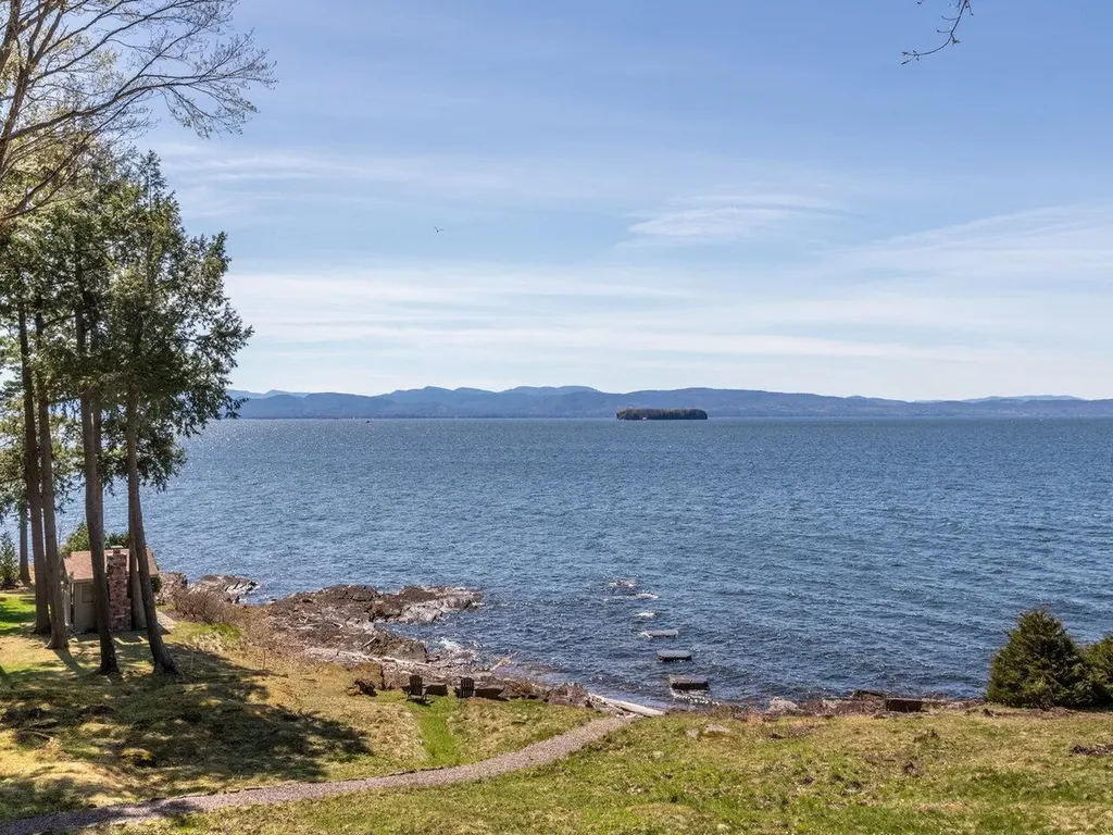 25 Oakledge Drive Burlington VT 05401