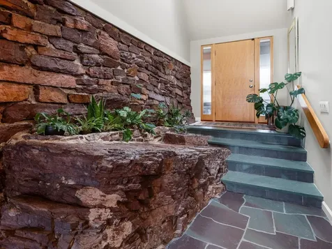 25 Oakledge Drive Burlington VT 05401