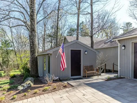 25 Oakledge Drive Burlington VT 05401