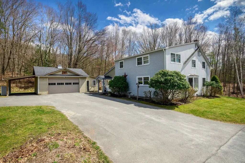 924 Henderson Road Pownal VT 05261
