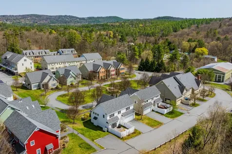 28 Stonehurst Common Hanover NH 03755