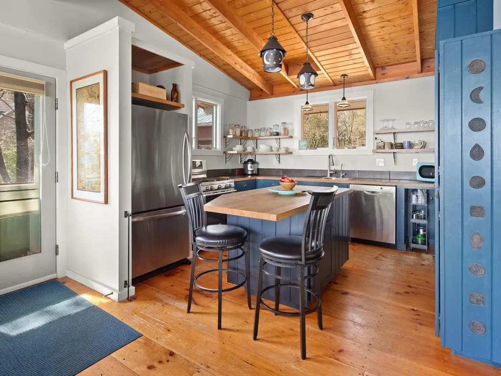 28 Idlewild Road South Hero VT 05486