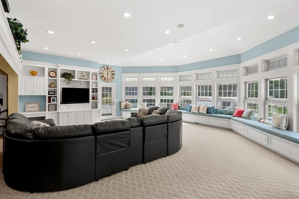 8 Palis Drive Salisbury MA 01952
