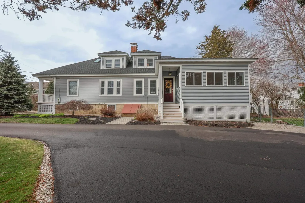 749 Maple Street Manchester NH 03104
