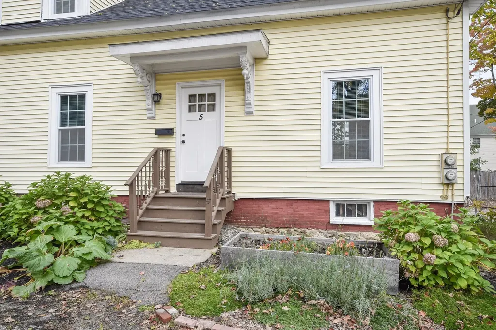 5 Fern Court Dover NH 03820