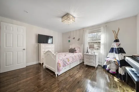 12 Franconia Drive Nashua NH 03063