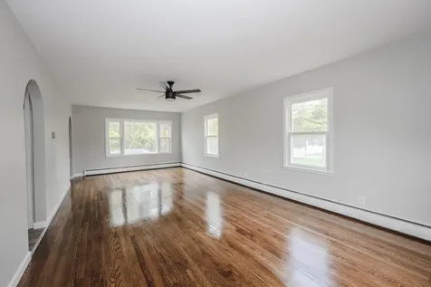 340 Maplehurst Avenue Manchester NH 03104
