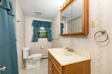 51 Whittier Street Newton NH 03858