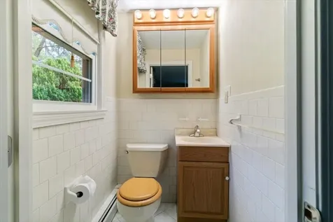 51 Whittier Street Newton NH 03858