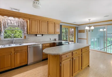 51 Whittier Street Newton NH 03858