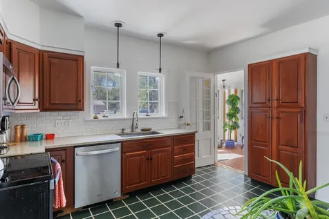 5166 Shelburne Road Shelburne VT 05482