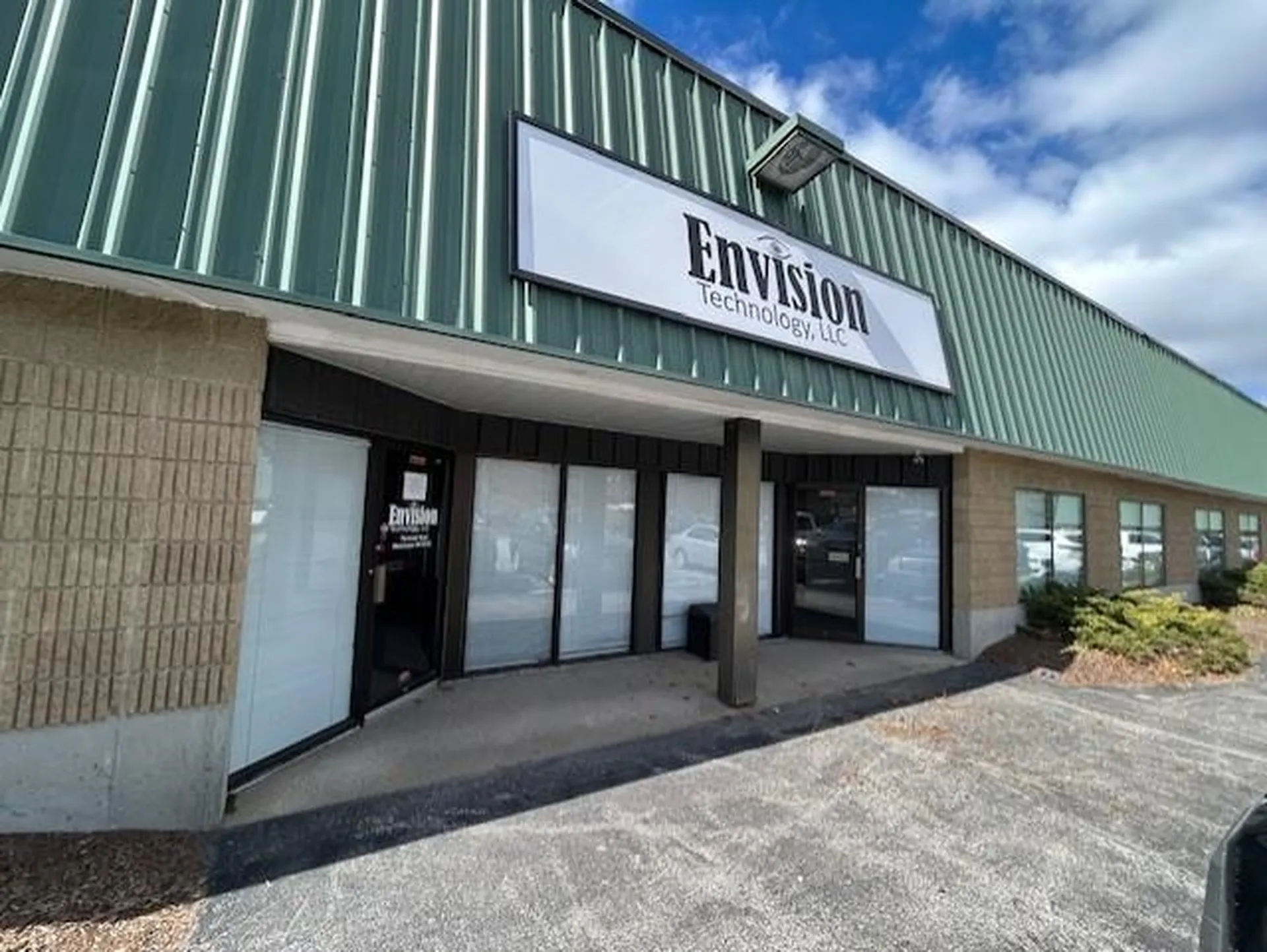 7 Perimeter Road Manchester NH 03103