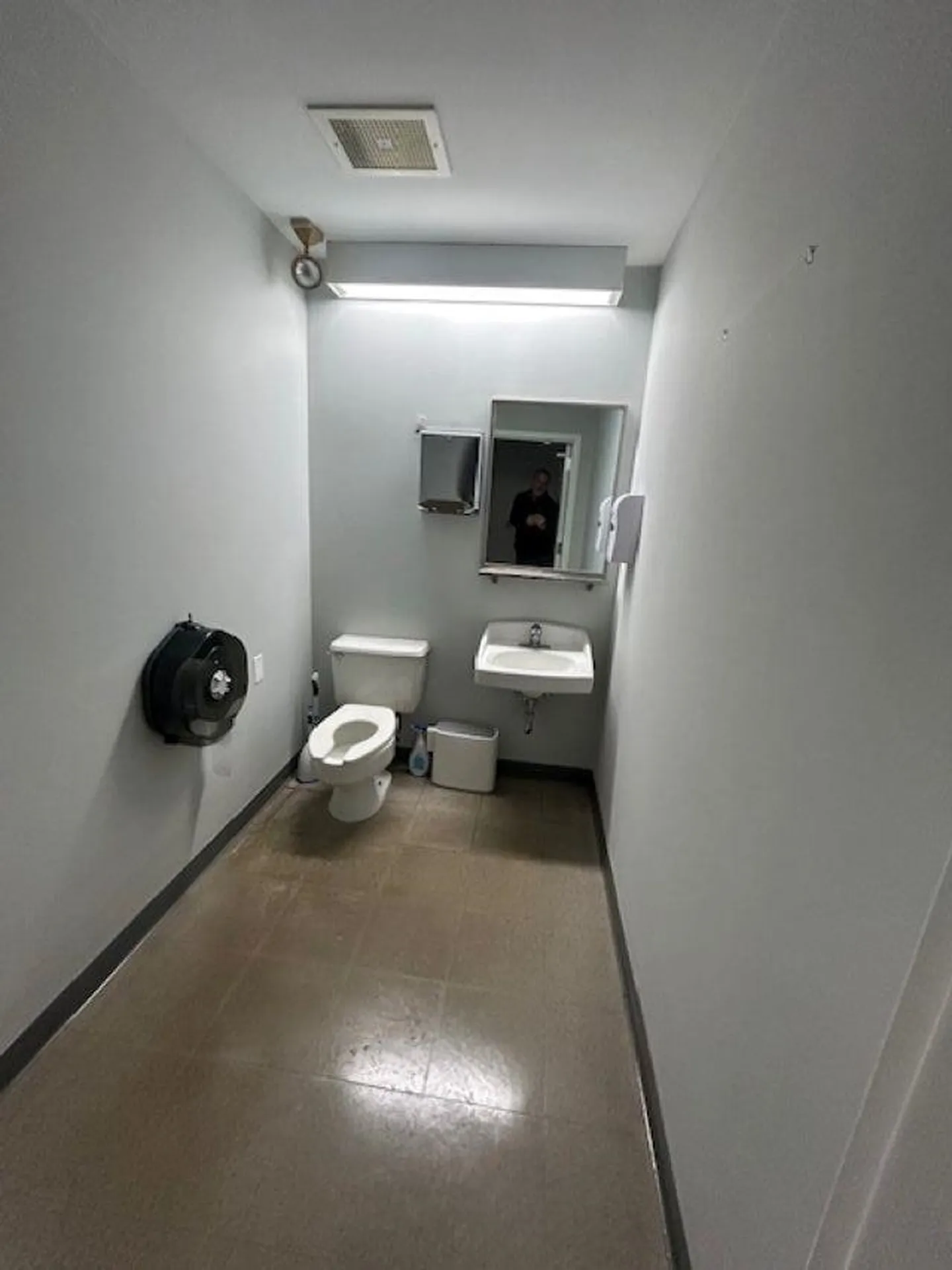 7 Perimeter Road Manchester NH 03103