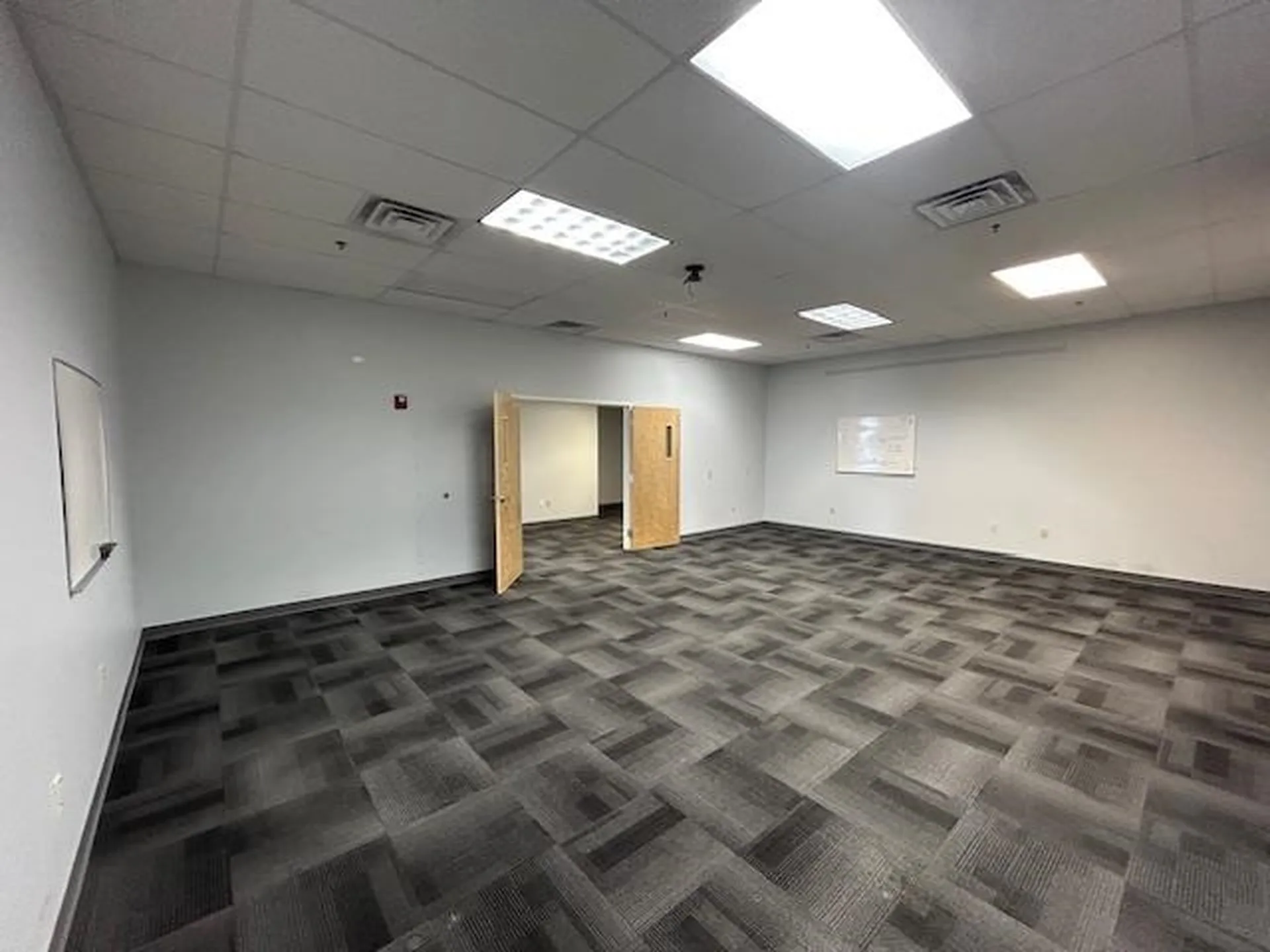 7 Perimeter Road Manchester NH 03103