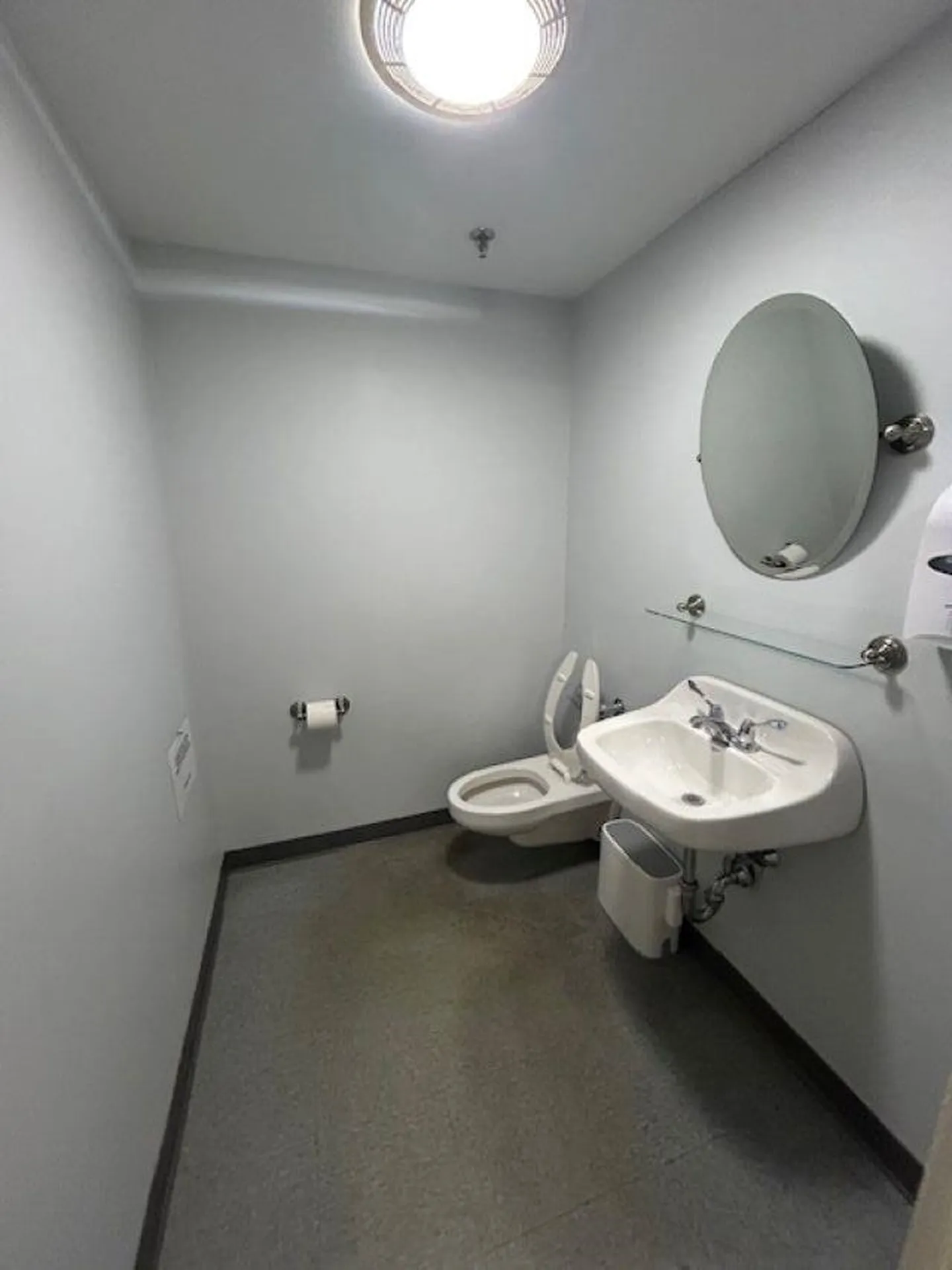 7 Perimeter Road Manchester NH 03103