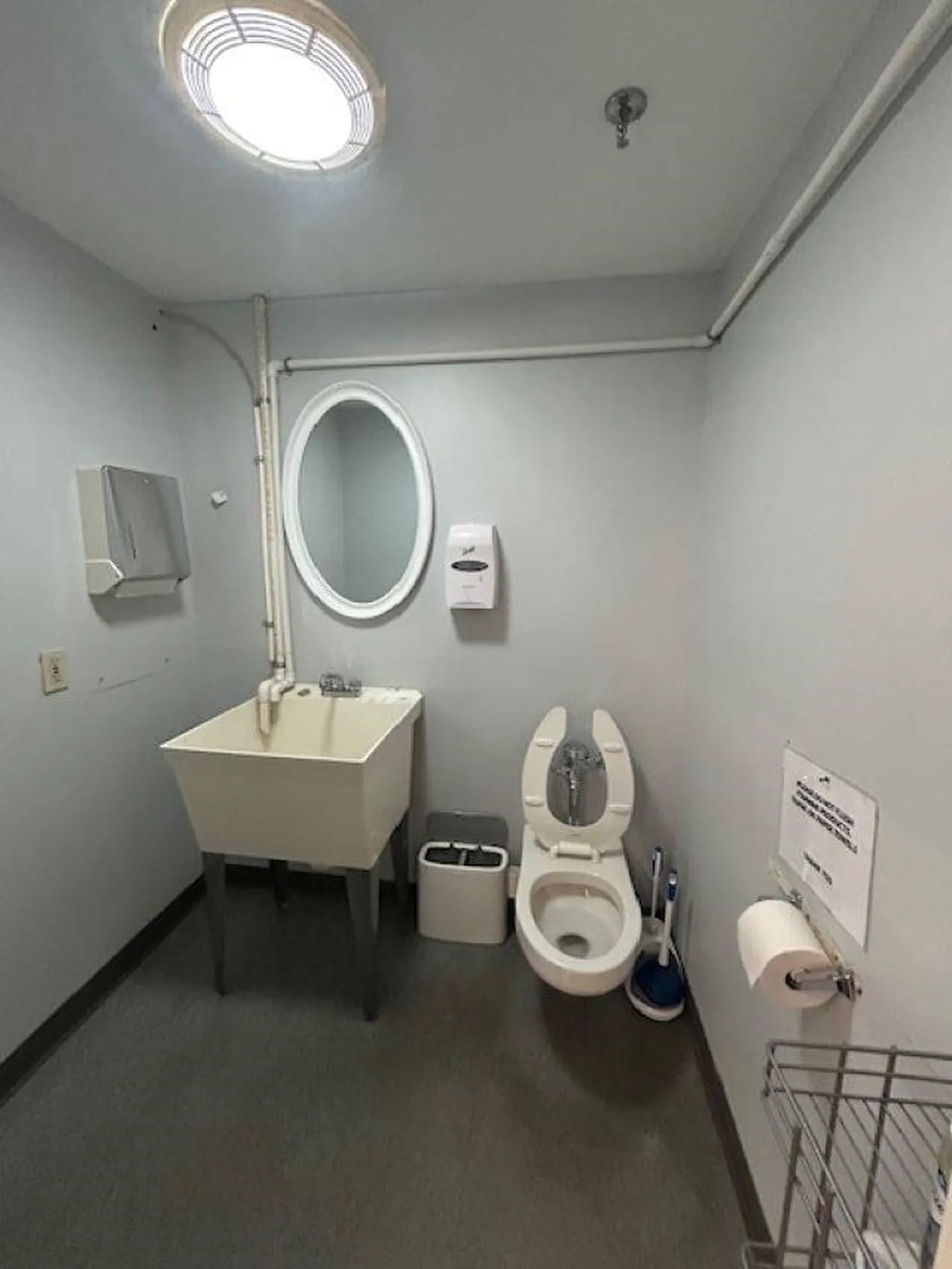 7 Perimeter Road Manchester NH 03103