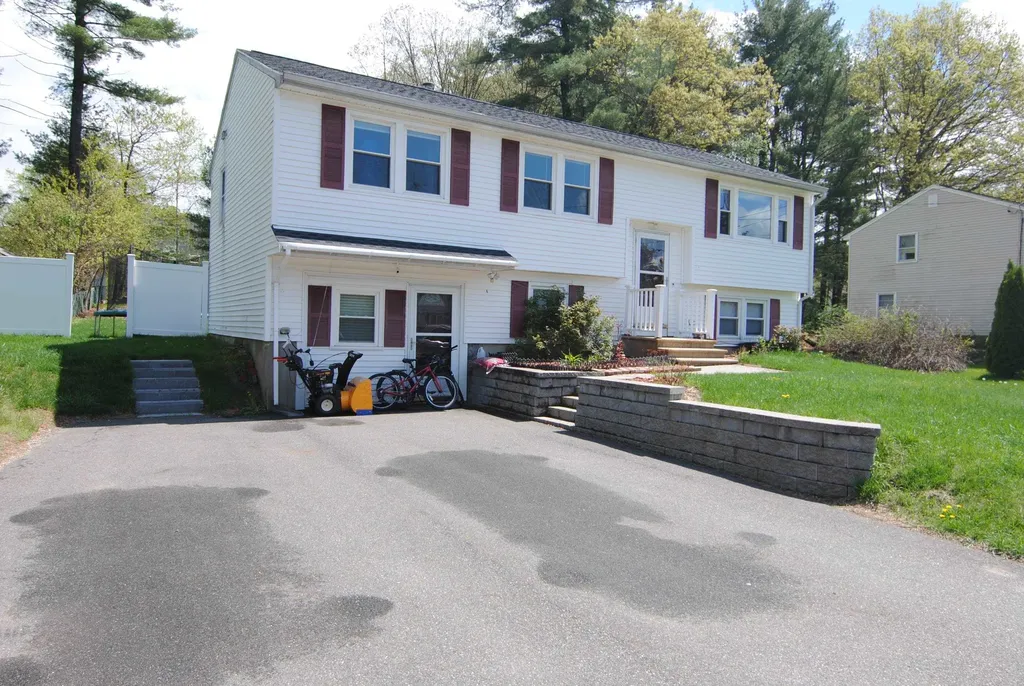 82 Nottingham Drive Nashua NH 03062