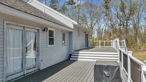 5 Quinlan Farm Road Raymond NH 03077