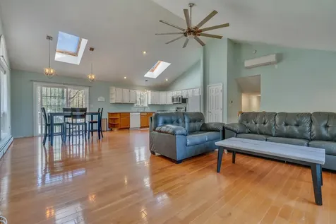 5 Quinlan Farm Road Raymond NH 03077