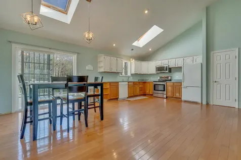 5 Quinlan Farm Road Raymond NH 03077