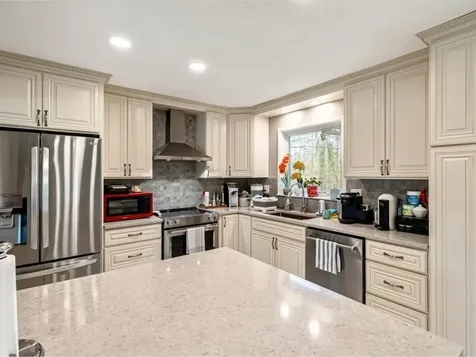 33 Rosewood Lane Essex Junction VT 05452