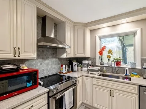 33 Rosewood Lane Essex Junction VT 05452