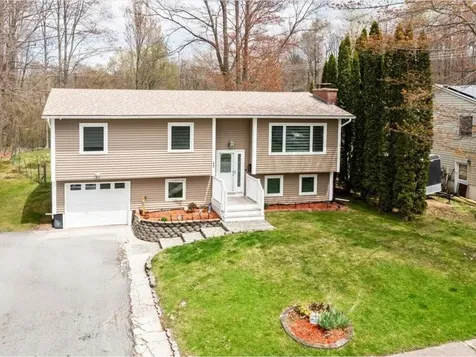 33 Rosewood Lane Essex Junction VT 05452