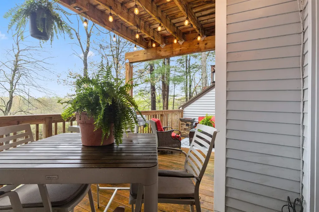 21 Pondview Drive Merrimack NH 03054