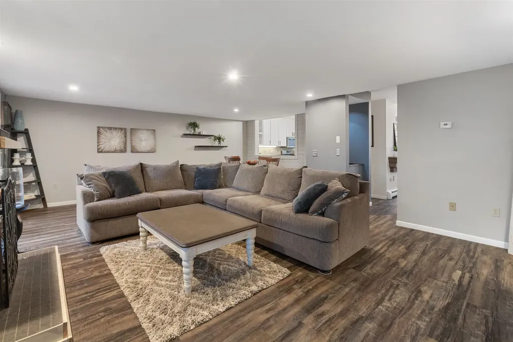 21 Pondview Drive Merrimack NH 03054