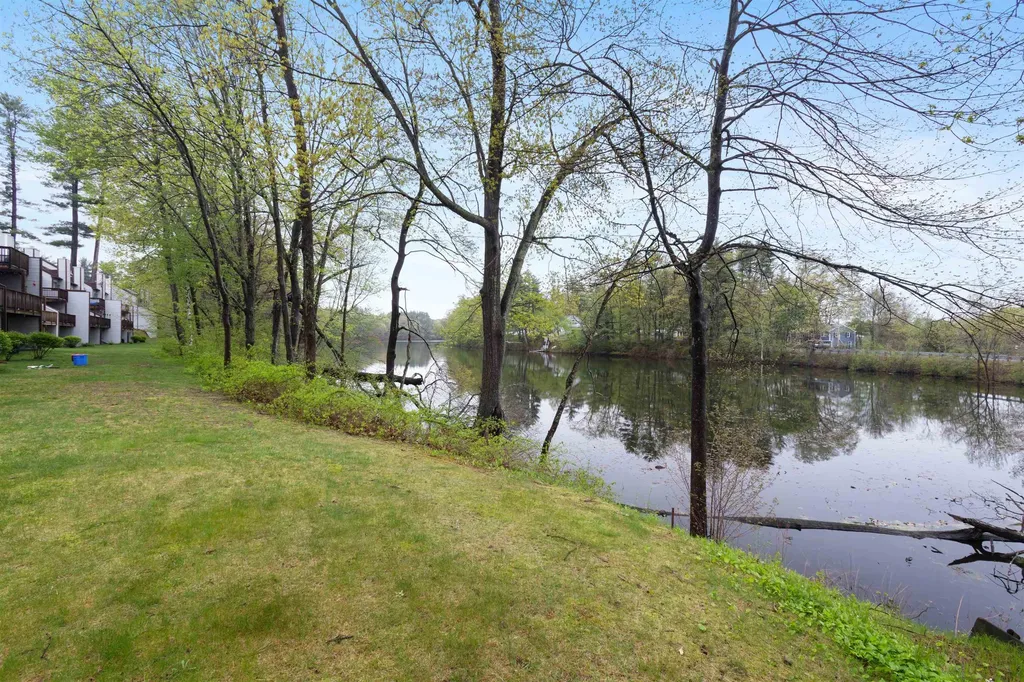 21 Pondview Drive Merrimack NH 03054