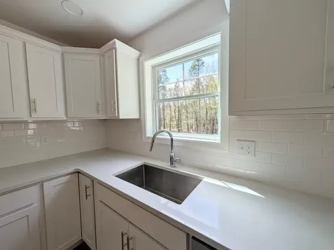 16 Meindl Road Raymond NH 03077