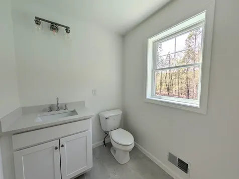 16 Meindl Road Raymond NH 03077