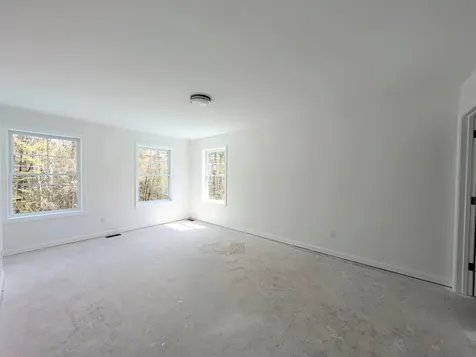16 Meindl Road Raymond NH 03077