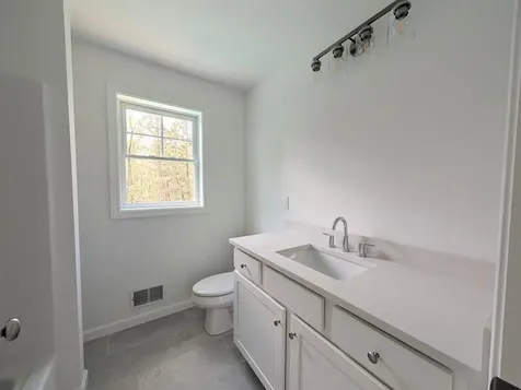 16 Meindl Road Raymond NH 03077