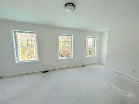 16 Meindl Road Raymond NH 03077