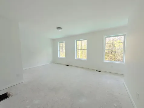 16 Meindl Road Raymond NH 03077