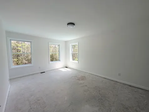 16 Meindl Road Raymond NH 03077