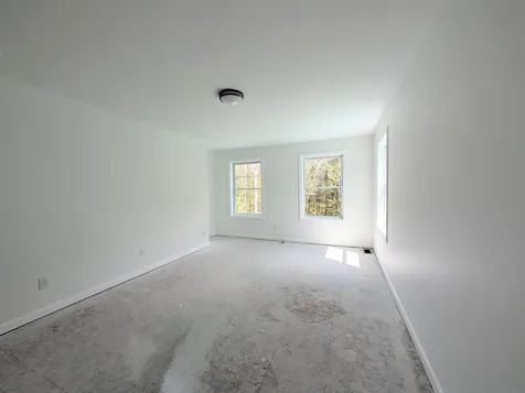 16 Meindl Road Raymond NH 03077