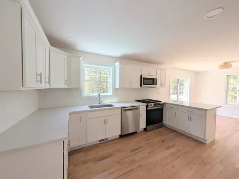 16 Meindl Road Raymond NH 03077