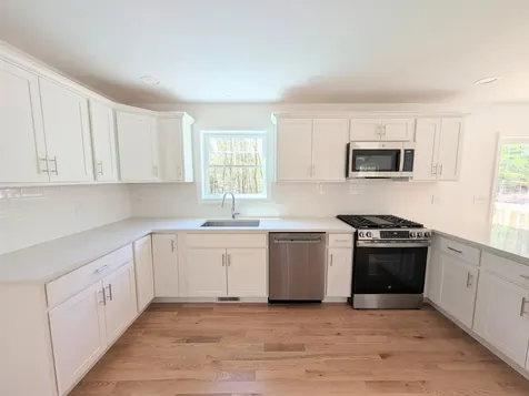 16 Meindl Road Raymond NH 03077