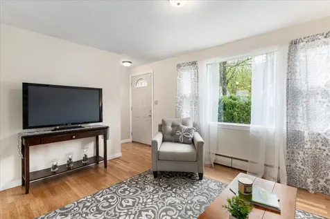 6 Davies Street Bedford NH 03110