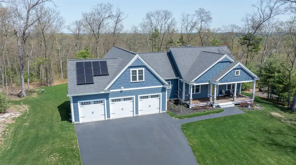 19 Captain Bannon Circle Merrimack NH 03054