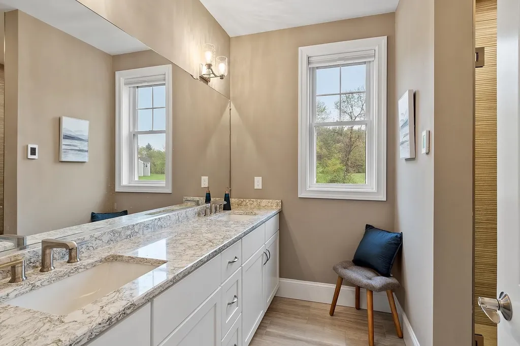 17 Craftsman Lane Nashua NH 03062