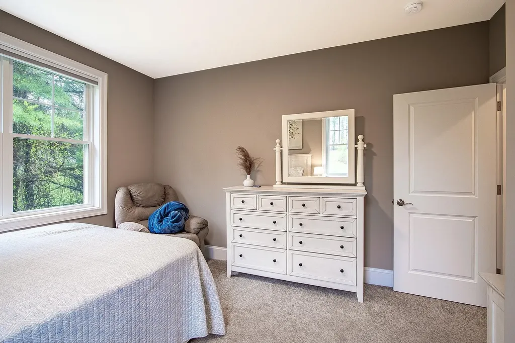 17 Craftsman Lane Nashua NH 03062