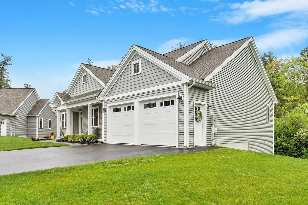 17 Craftsman Lane Nashua NH 03062