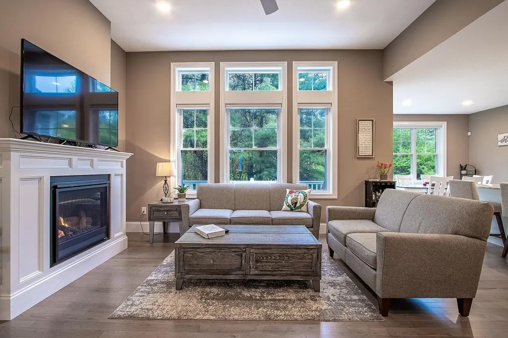 17 Craftsman Lane Nashua NH 03062